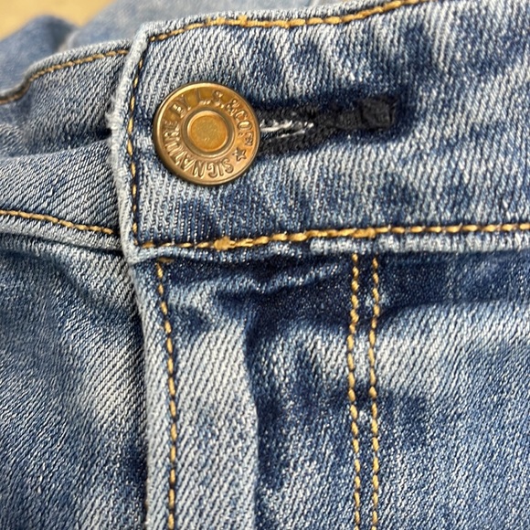 Signature Levi Strauss Bermuda Denim Jean Shorts Size 14 - Picture 3 of 8